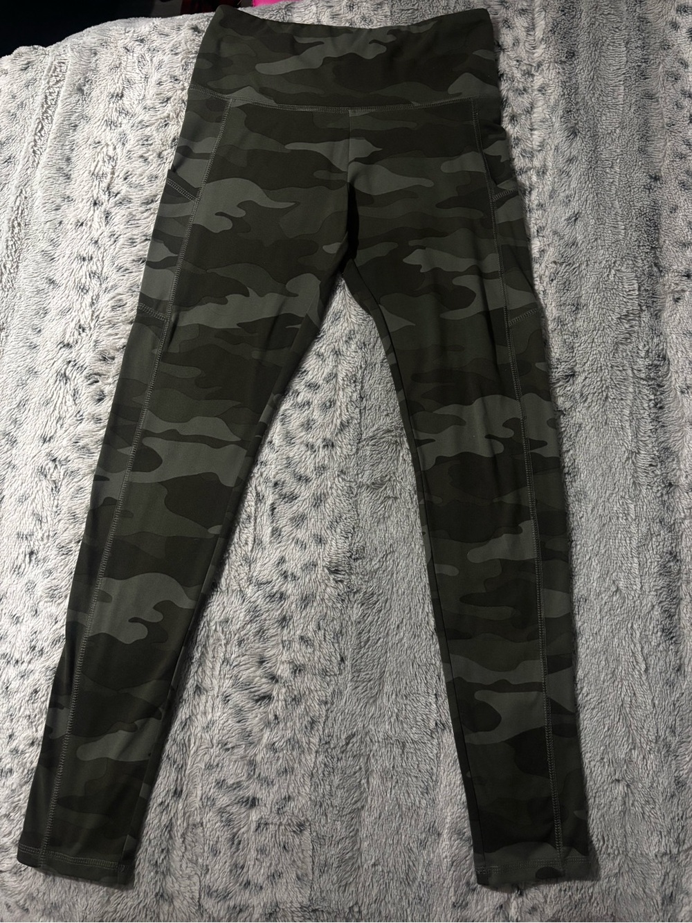 Camo High-Waist Leggings Green. Size M. stretchy Soft, New w/o tags.